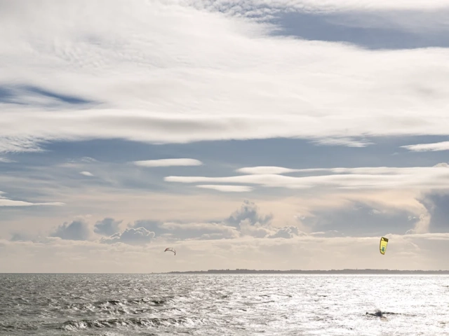 Stage photo au coucher du soleil en Morbihan – Maîtrisez les lumières dorées sur la côte bretonne